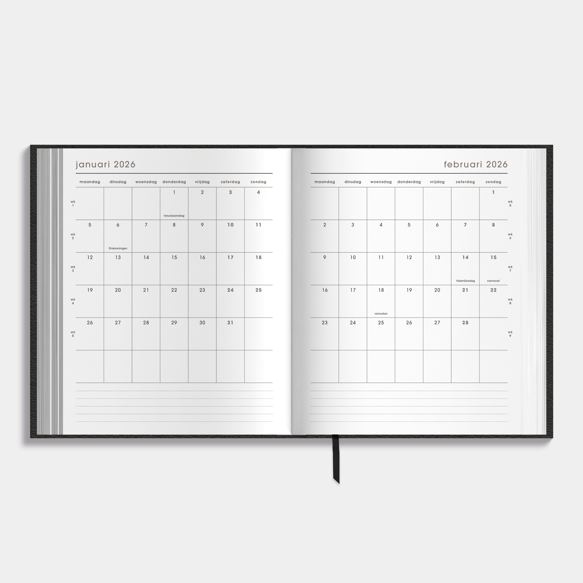 Afsprakenagenda 2026 A5+ formaat met zwarte lederlook afwerking – binnenwerk met maandplanner.