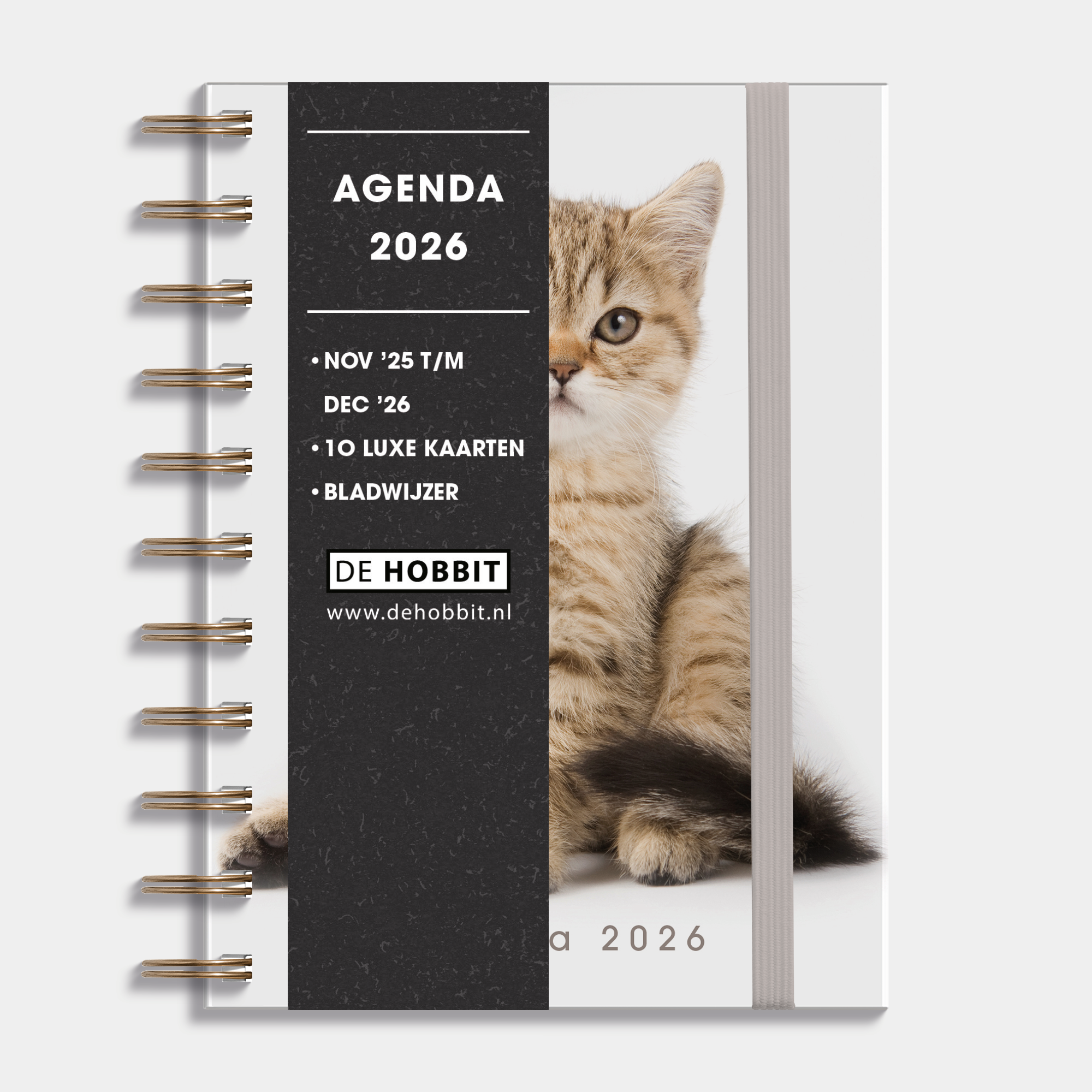 A6 ringband agenda 2026 met een foto van een kat, harde cover en elastische sluiting – vooraanzicht met informatieve banderol.