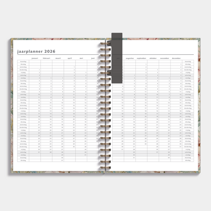A4 agenda 2025-2026 met vintage bloemenprint, harde cover en elastische sluiting – binnenwerk met jaarplanner.