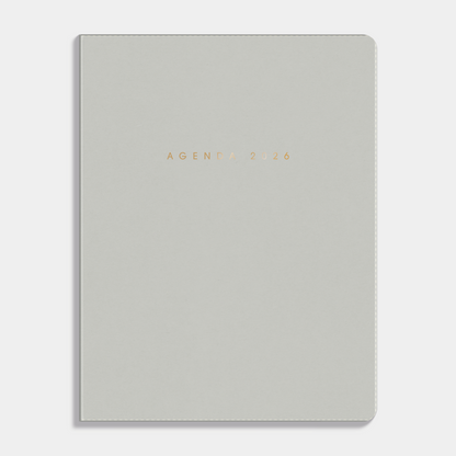 A5 agenda 2026 met een flexibele lichtgrijze coverhoes – vooraanzicht.