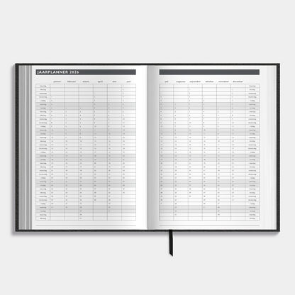 Afsprakenagenda 2025 - 2026 A5 met zwarte lederlook afwerking – binnenwerk met jaarplanner.