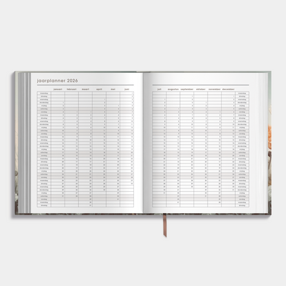 Afsprakenagenda 2026 A5+ formaat met veldbloemenprint – binnenwerk met  jaarplanner.