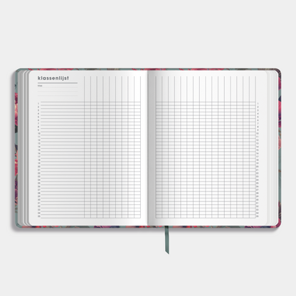 Docentenagenda 2025-2026 A4 met klassieke print van rode bloemen – binnenwerk met klassenlijst.