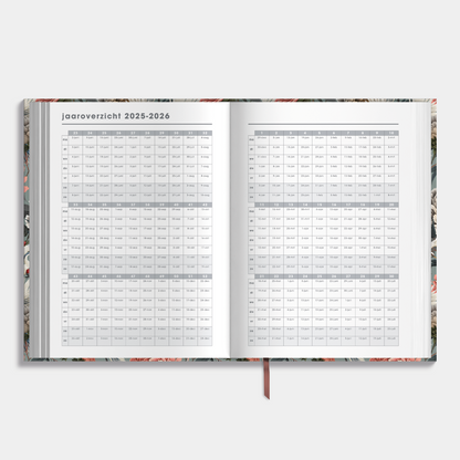 Docentenagenda 2025 - 2026 A5 met chique print van kraanvogels – binnenwerk met jaaroverzicht.