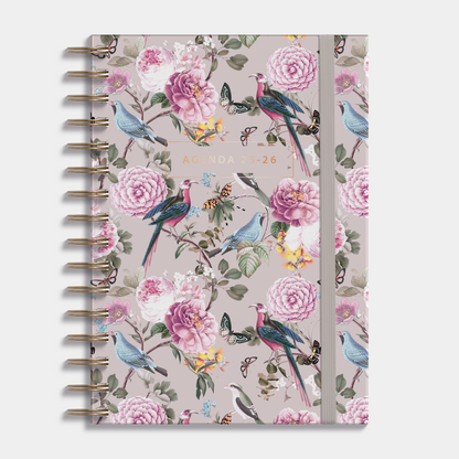 Docentenagenda 2025-2026 A5 met romantische print, harde cover en elastische sluiting – vooraanzicht.