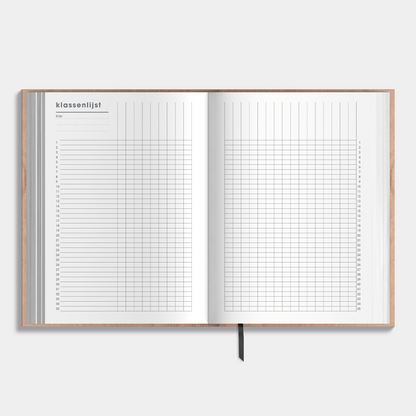 Docentenagenda 2025-2026 A5 met flexibele bruine washed craft coverhoes – binnenwerk met klassenlijst.