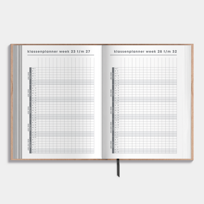 Docentenagenda 2025-2026 A5 met flexibele bruine washed craft coverhoes – binnenwerk met klassenplanner.