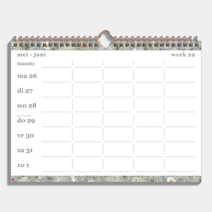 Familieplanner 2025 - 2026 A4 met weidebloemenprint en metalen spiraal voor 5 personen – binnenwerk met weekoverzicht.