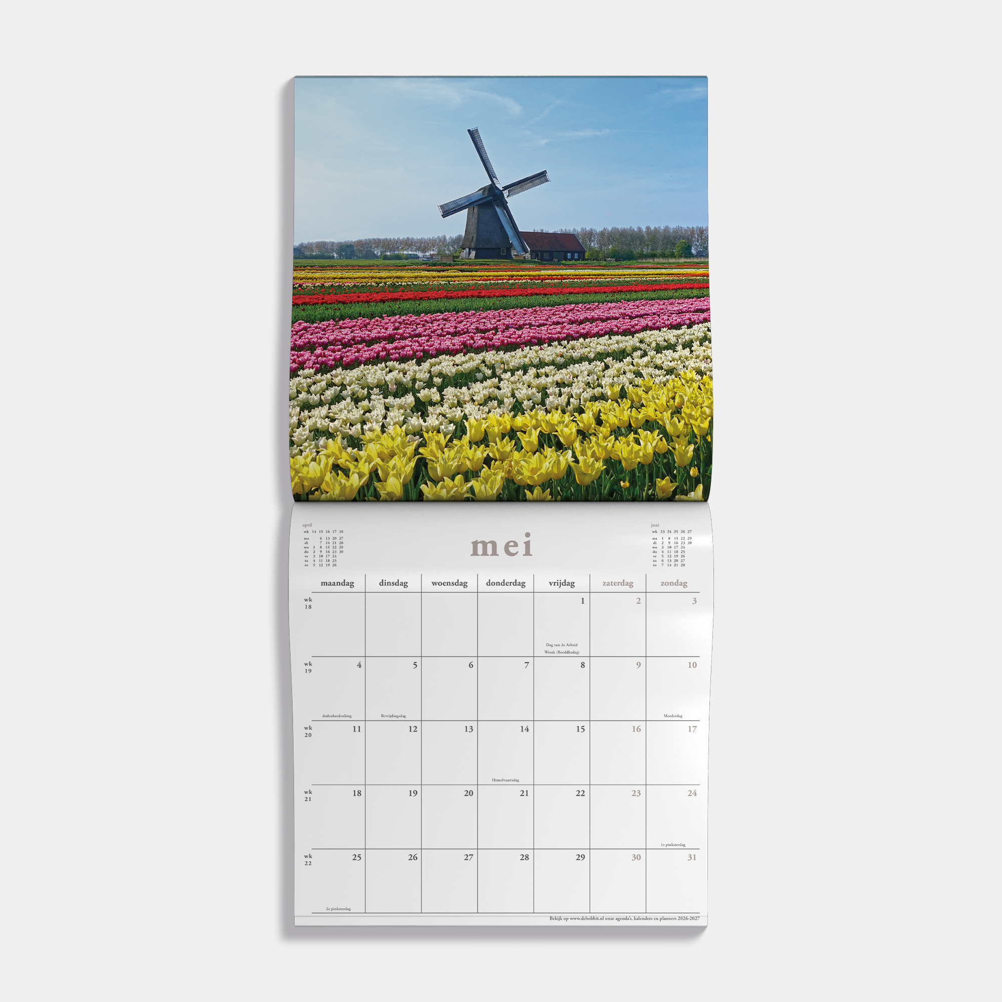 Jaarkalender 2026 met Hollandse taferelen – binnenwerk met maandoverzicht.