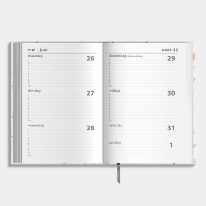 Luxe A5 schoolagenda 2025-2026 met aquarel bloemenprint en harde cover – binnenwerk met weekoverzicht.