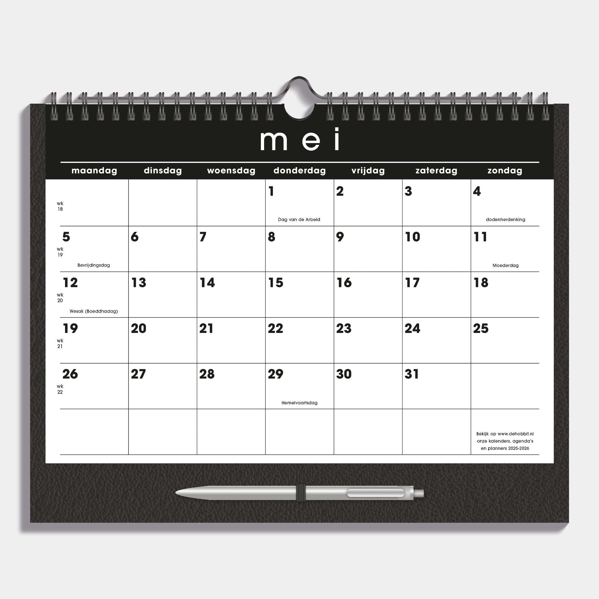 Maandkalender 2025 - 2026 A4 met zwarte accenten op een bord met zwarte lederlook afwerking en pen – binnenwerk met maandoverzicht.