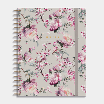 Notitieboek A4 met kersenbloesemprint voorzien van spiraalbinding, harde cover, elastische sluiting – vooraanzicht.