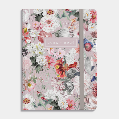 A6 agenda 2025-2026 met kleurrijke bloemenprint, zachte maar stevige cover en elastische sluiting – vooraanzicht.