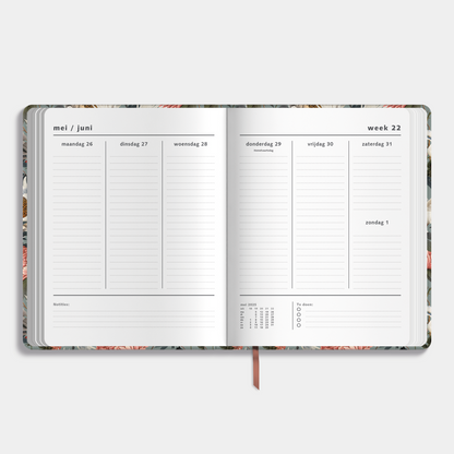 Weekplanner 2025 - 2026 A4 met chique print van kraanvogels – binnenwerk met weekoverzicht en ruimte voor notities.