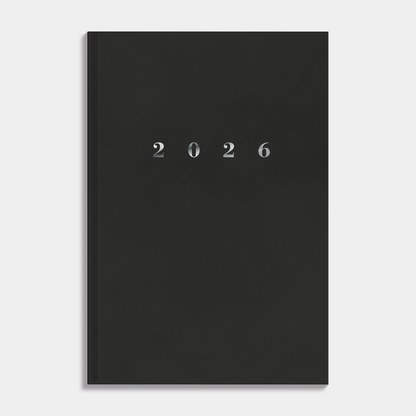 Basic agenda 2026 met harde zwarte cover en zilverfolie opdruk – vooraanzicht.