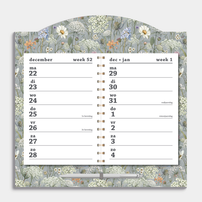 Kalender 2026 met een 2-weeks overzicht op een kartonnen bord voorzien van een print van weidebloemen – binnenwerk met 2 weeks overzicht.