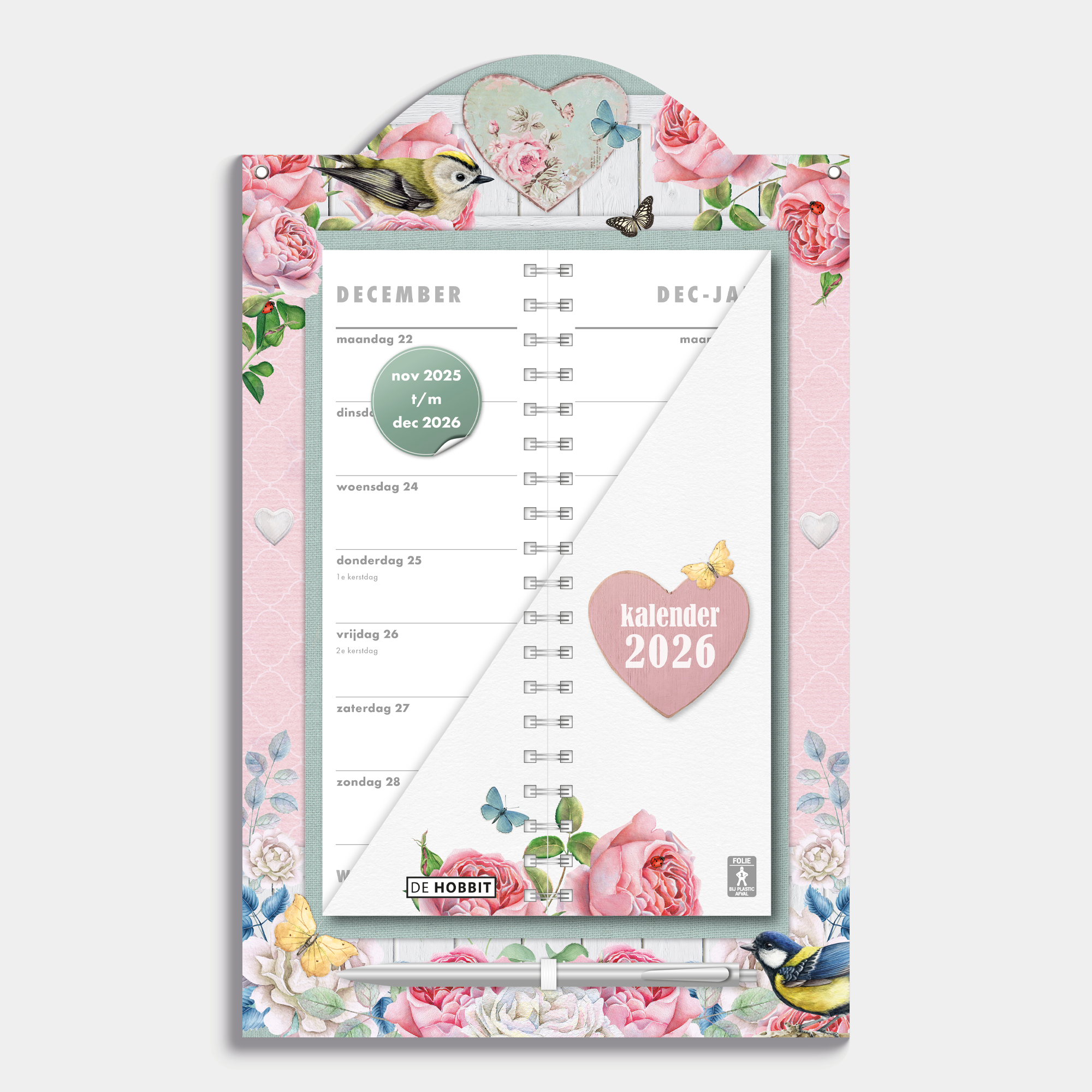 Luxe omslagkalender 2026 met 2-weeks overzicht op een kartonnen bord in brocante thema, voorzien van een pen en ophangkoord – vooraanzicht.
