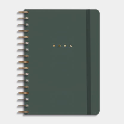 Luxe ringband agenda 2026 A5 met donkergroene suèdelook afwerking, harde cover en elastische sluiting – vooraanzicht.