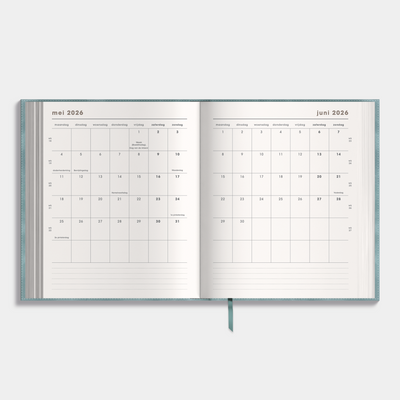Luxe weekplanner 2026-2027 met een flexibele grijsblauwe suèdelook cover – maandplanner.
