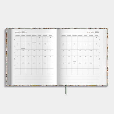luxe weekplanner 2026 met print van tijgerlelies – binnenwerk met maandplanner.
