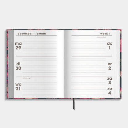 pocket agenda 2026 in A6 formaat met een klassieke rozen in rode tinten – binnenwerk met weekoverzicht.