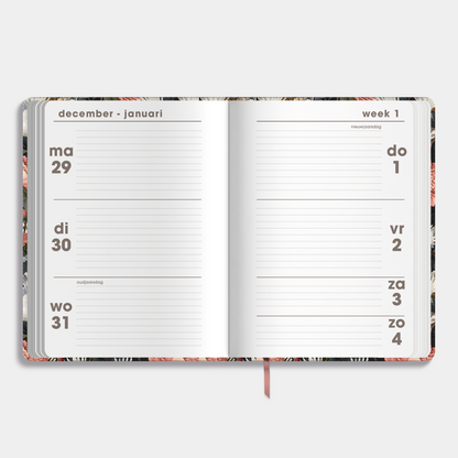 A6 agenda 2026 met een chique dessin van kraanvogels en pioenen – binnenwerk met weekoverzicht.