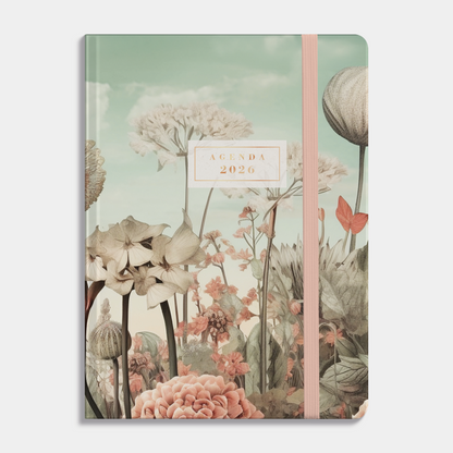 A6 agenda 2026 met veldbloemenprint, met zachte maar stevige cover en elastische sluiting – vooraanzicht.