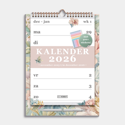 Weekkalender 2026 A4 op een kartonnen bord voorzien van een vintage print van pioenrozen en jasmijn. De kalender is gebonden in een koperkleurige metalen spiraal en hanger – vooraanzicht met voorblad.